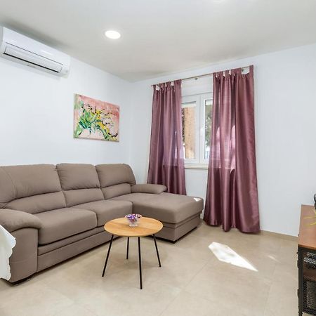 Apartment Lorilu Pula Eksteriør billede