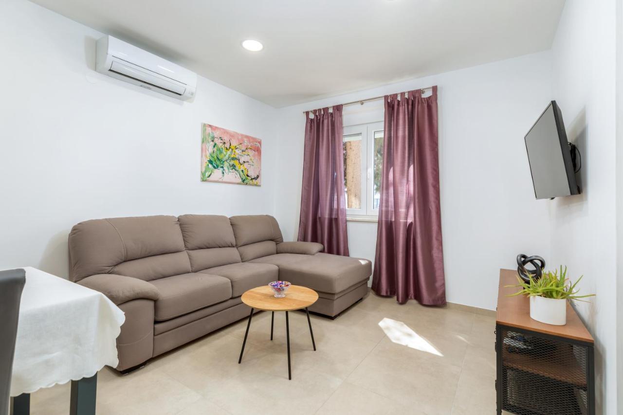 Apartment Lorilu Pula Eksteriør billede